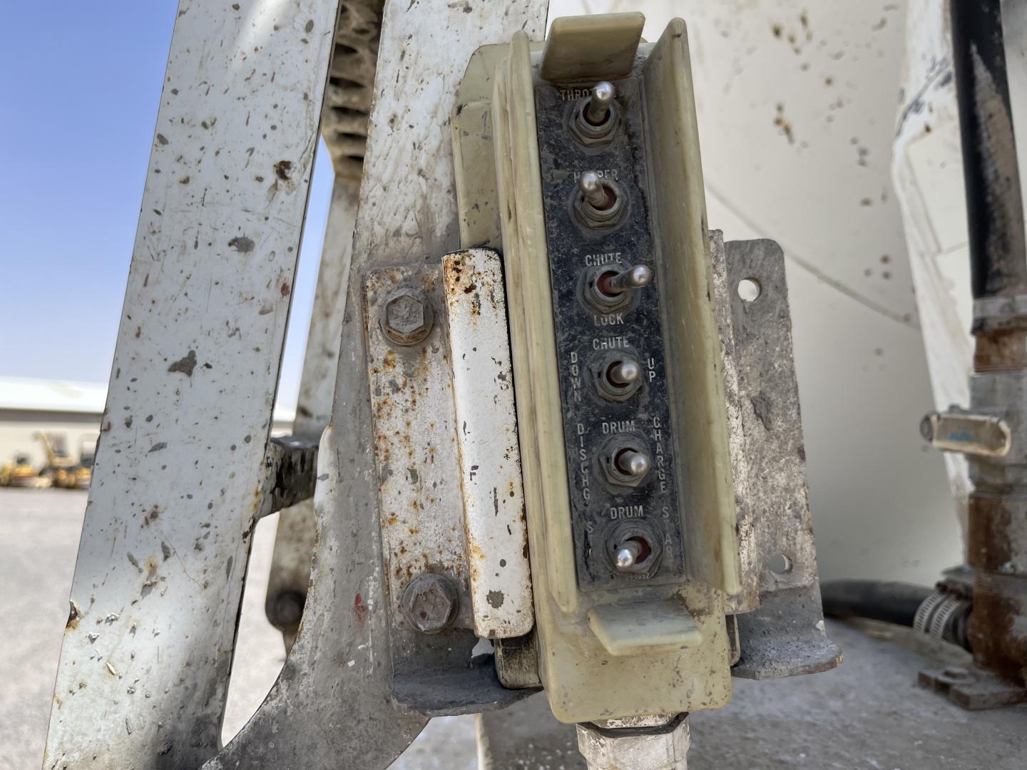 ./imagenes/INVOICE/2019/18041/CAMION INTERNATIONAL CON EQUIPO REVOLVEDOR MACNEILUS (15).JPG